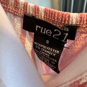 Size small pink striped jumpsuit from rue 21. Only worn twice.